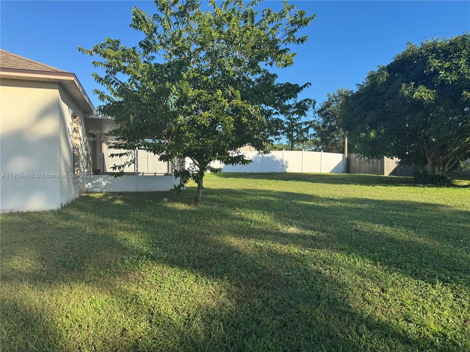 For Sale: $249,000 (3 beds, 2 baths, 1368 Square Feet)