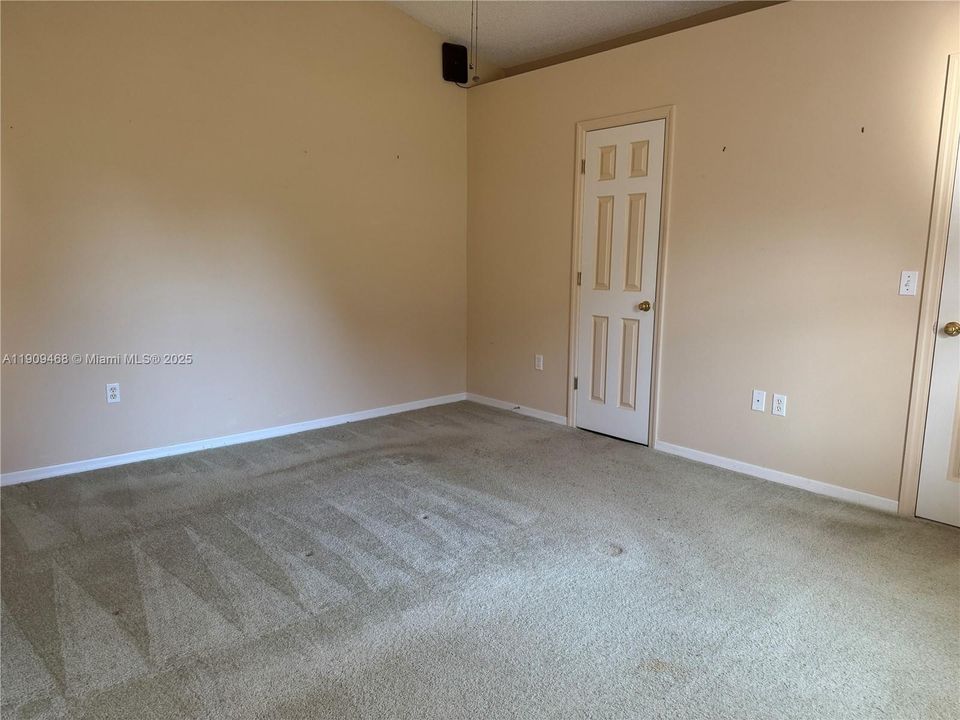 For Sale: $249,000 (3 beds, 2 baths, 1368 Square Feet)