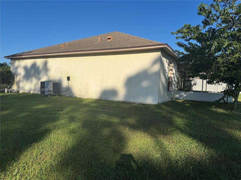 For Sale: $249,000 (3 beds, 2 baths, 1368 Square Feet)