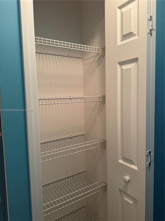 For Sale: $249,000 (3 beds, 2 baths, 1368 Square Feet)