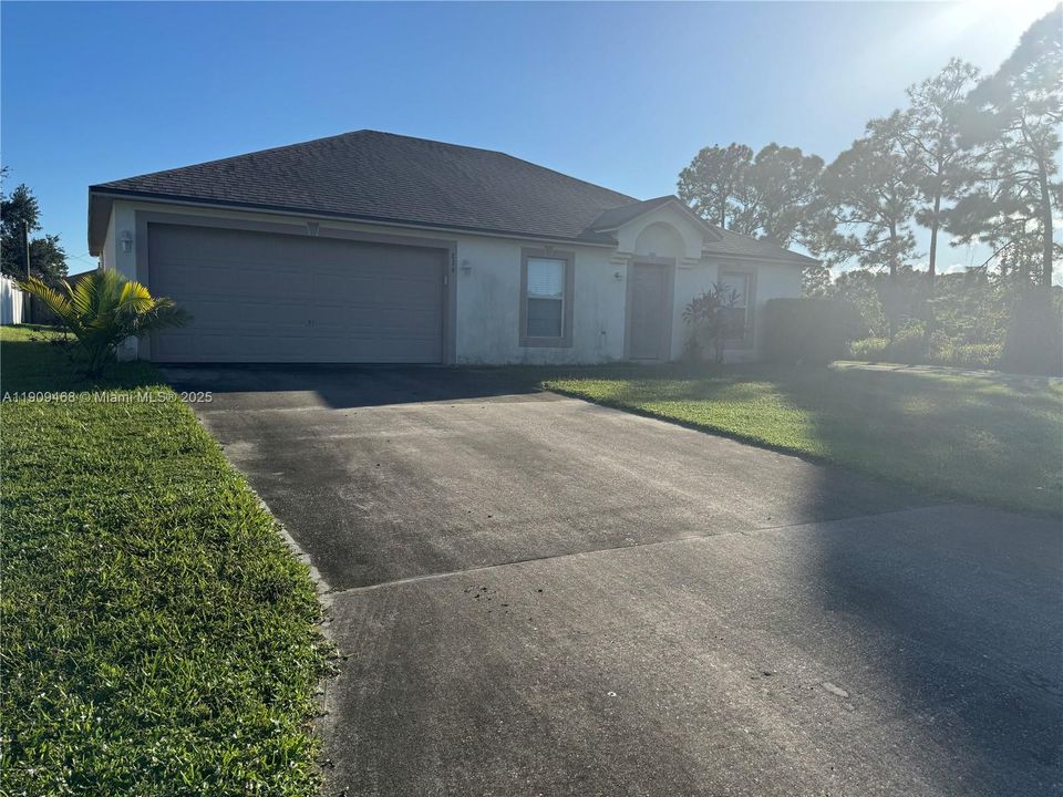 For Sale: $249,000 (3 beds, 2 baths, 1368 Square Feet)