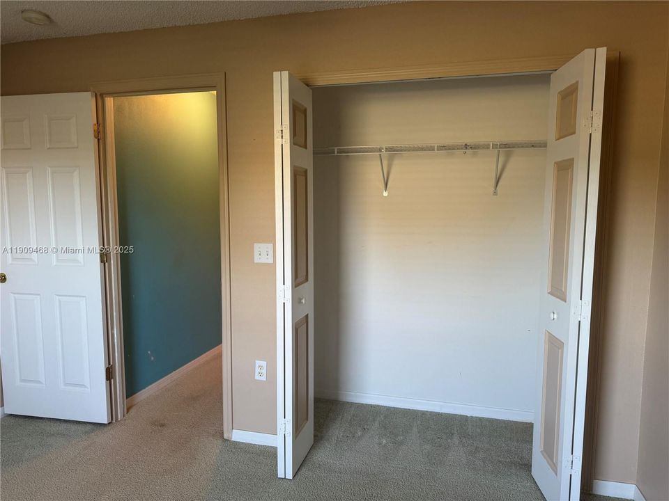 For Sale: $249,000 (3 beds, 2 baths, 1368 Square Feet)