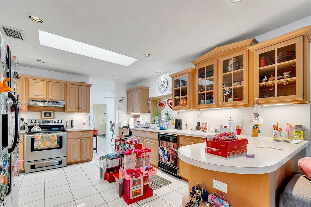 Active With Contract: $1,299,000 (4 beds, 2 baths, 3644 Square Feet)