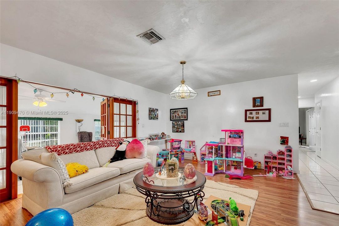 Active With Contract: $1,299,000 (4 beds, 2 baths, 3644 Square Feet)