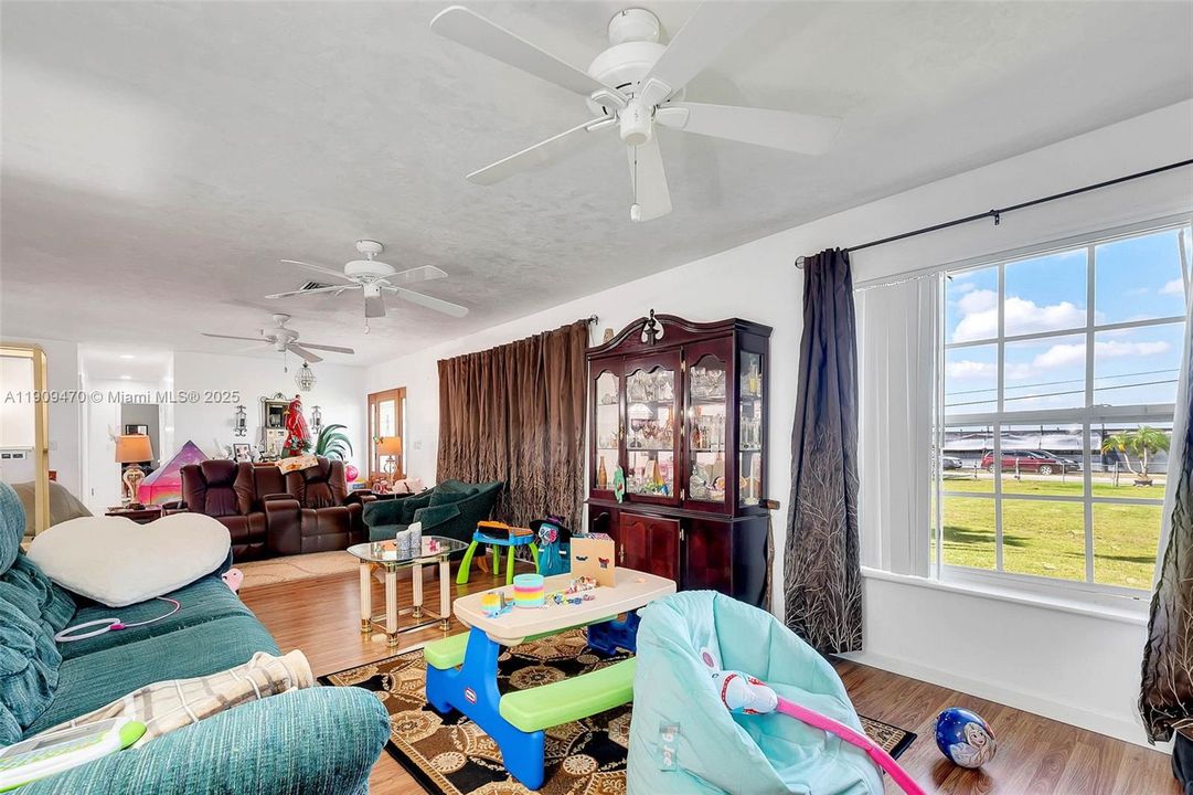 Active With Contract: $1,299,000 (4 beds, 2 baths, 3644 Square Feet)