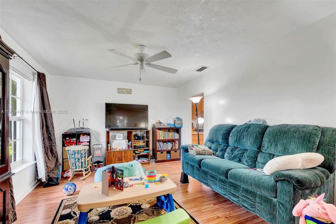 Active With Contract: $1,299,000 (4 beds, 2 baths, 3644 Square Feet)