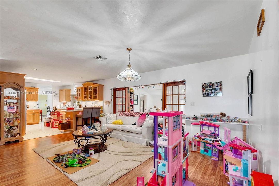 Active With Contract: $1,299,000 (4 beds, 2 baths, 3644 Square Feet)