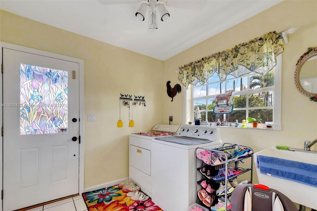 Active With Contract: $1,299,000 (4 beds, 2 baths, 3644 Square Feet)