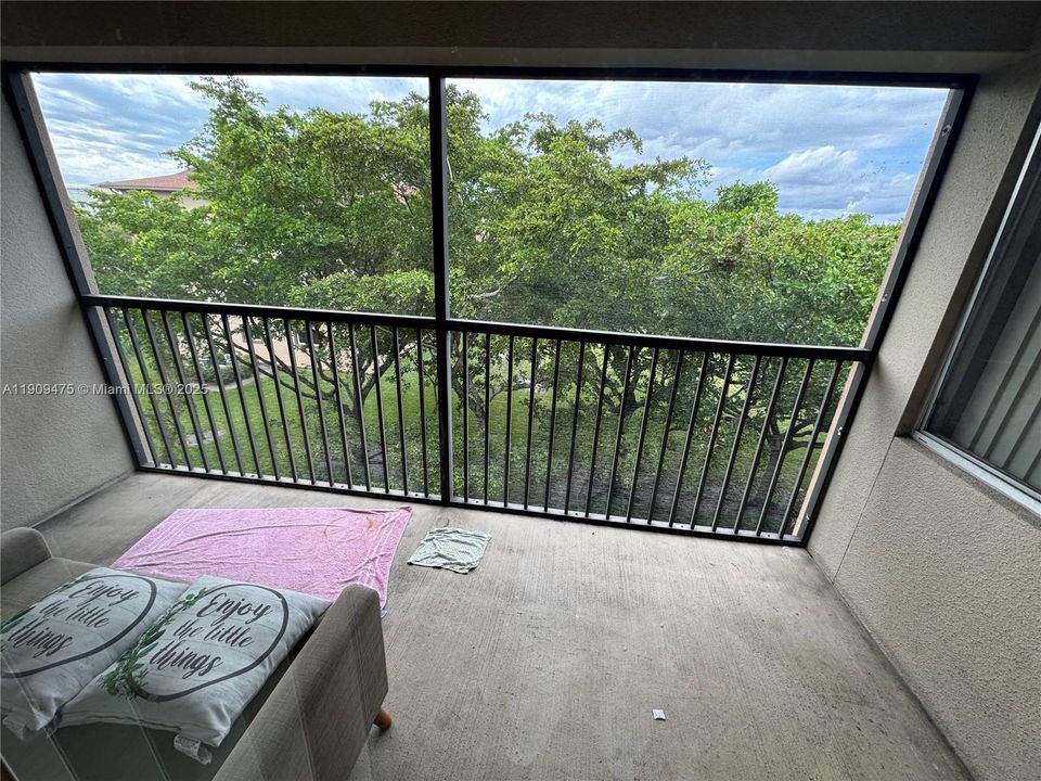 待售: $169,999 (2 贝兹, 1 浴室, 1032 平方英尺)