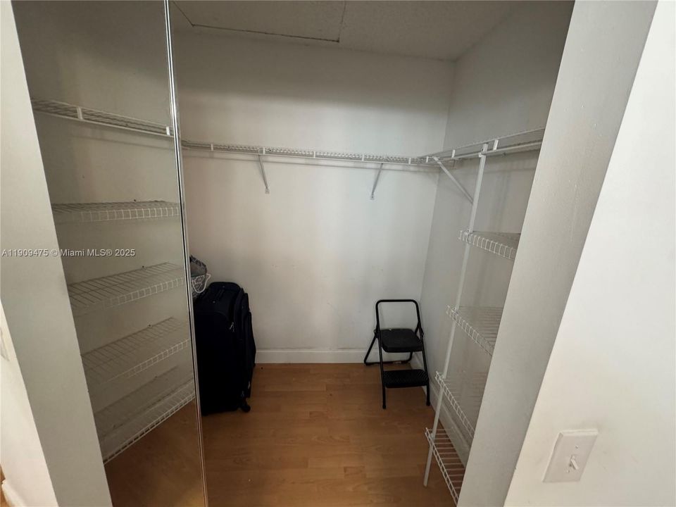 待售: $169,999 (2 贝兹, 1 浴室, 1032 平方英尺)