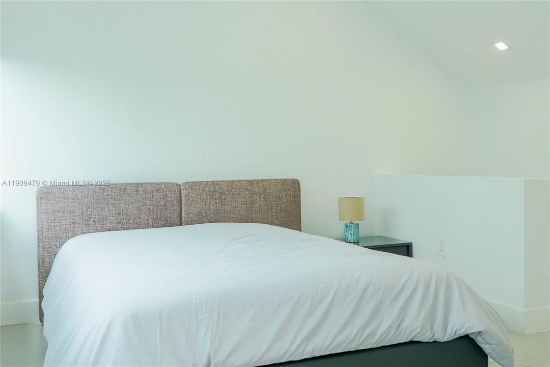 For Sale: $8,999,000 (5 beds, 4 baths, 3758 Square Feet)