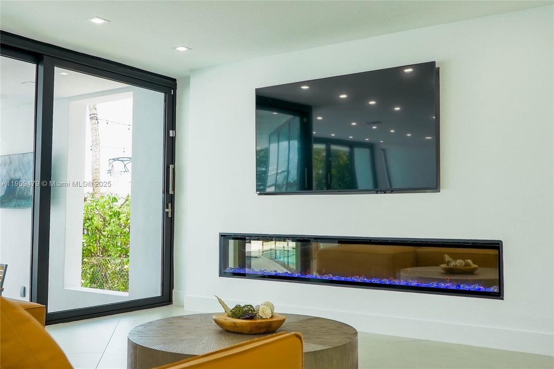 For Sale: $8,999,000 (5 beds, 4 baths, 3758 Square Feet)