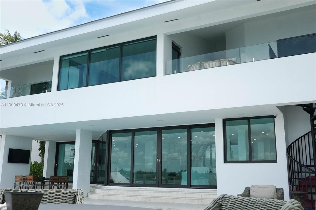 For Sale: $8,999,000 (5 beds, 4 baths, 3758 Square Feet)