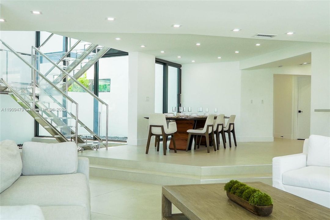 For Sale: $8,999,000 (5 beds, 4 baths, 3758 Square Feet)