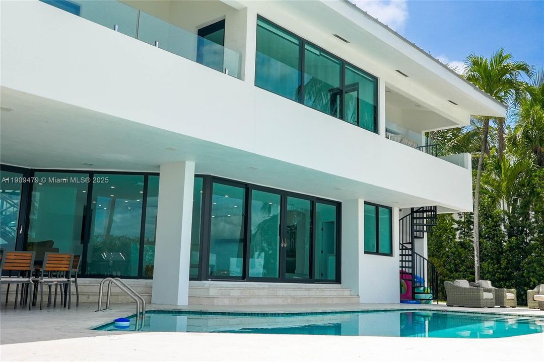 For Sale: $8,999,000 (5 beds, 4 baths, 3758 Square Feet)