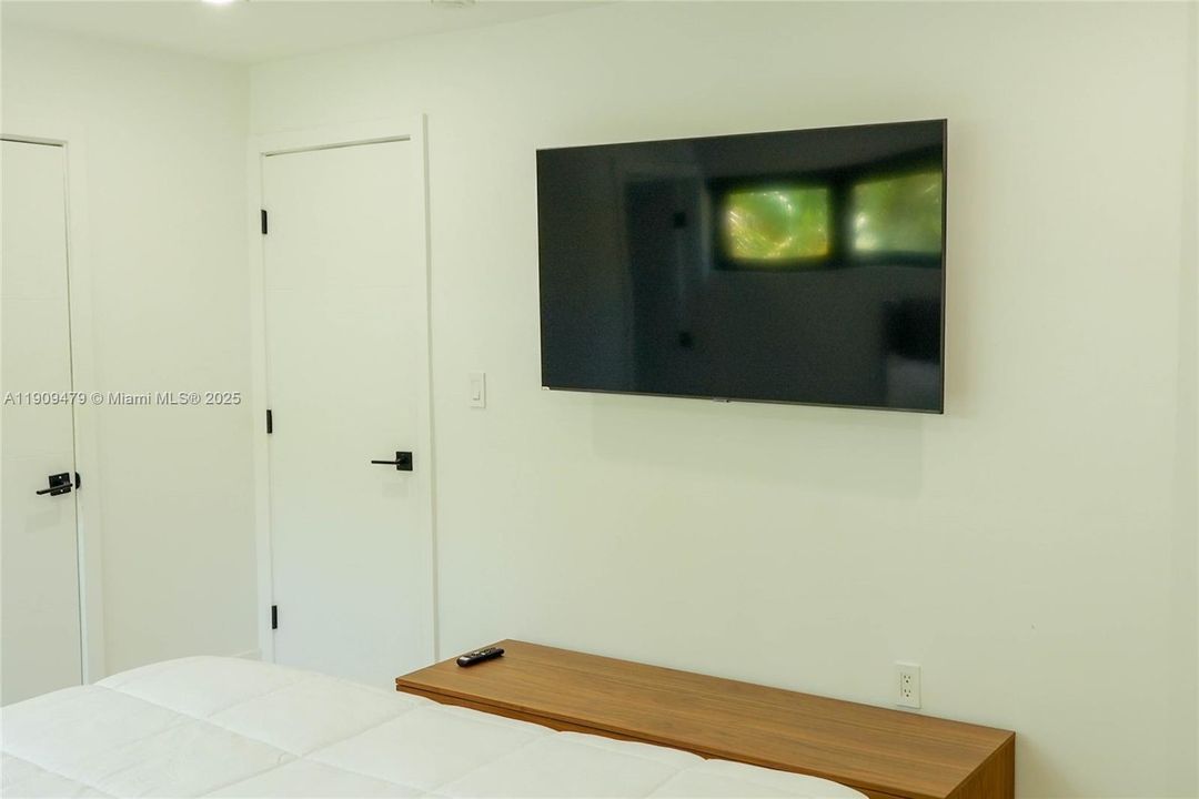 For Sale: $8,999,000 (5 beds, 4 baths, 3758 Square Feet)