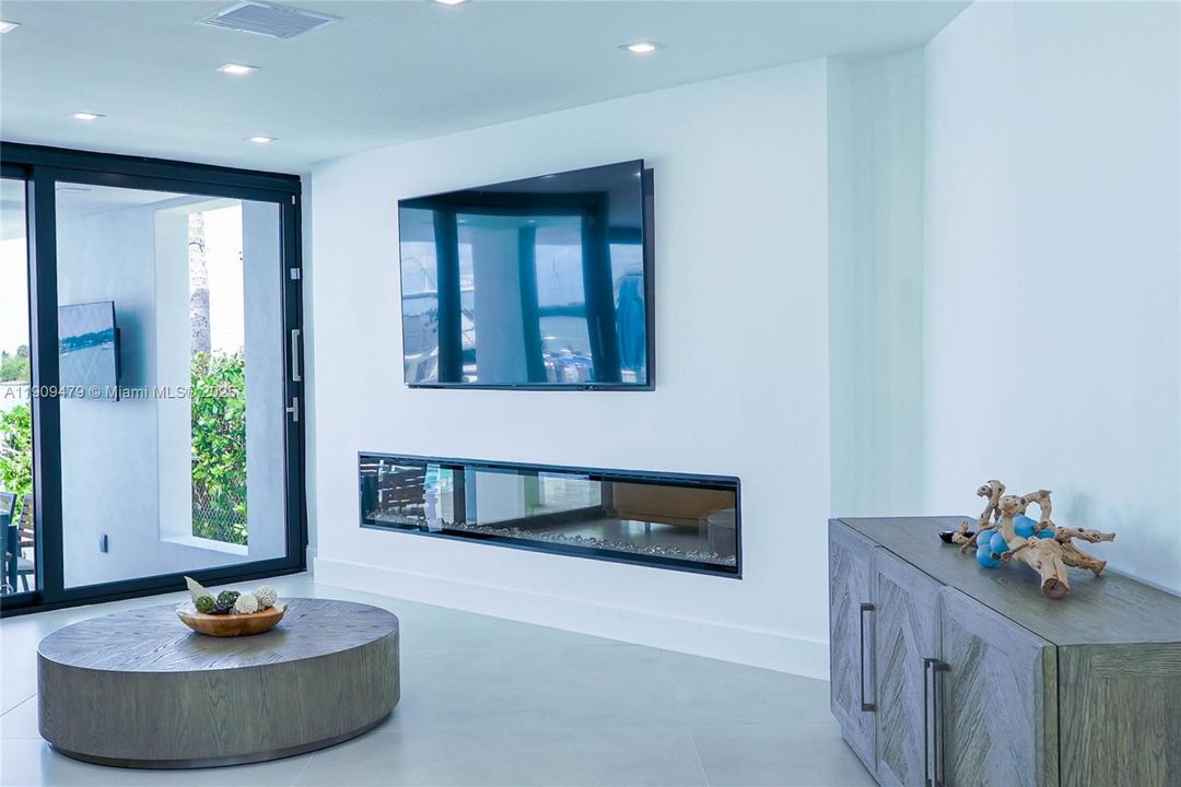 For Sale: $8,999,000 (5 beds, 4 baths, 3758 Square Feet)