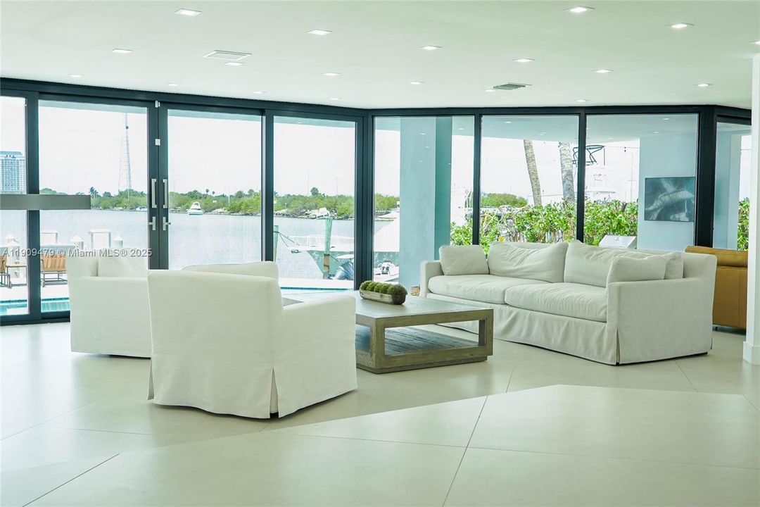 For Sale: $8,999,000 (5 beds, 4 baths, 3758 Square Feet)