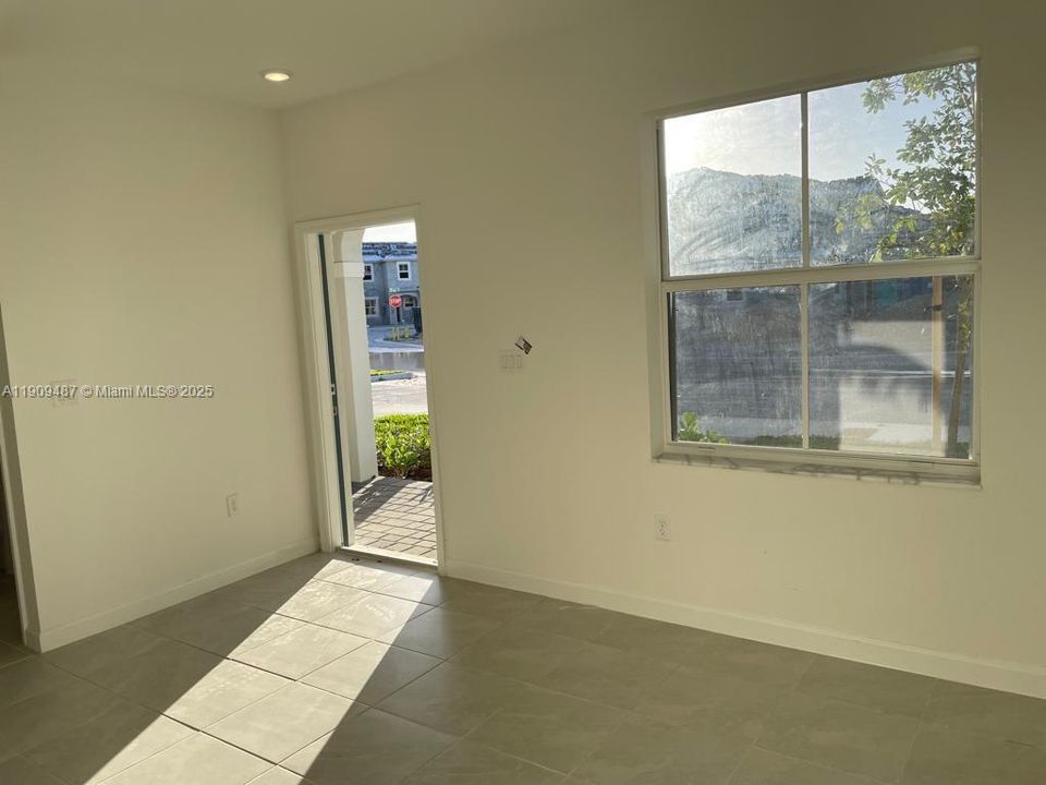 For Sale: $450,000 (3 beds, 2 baths, 1413 Square Feet)