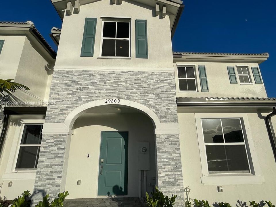 For Sale: $450,000 (3 beds, 2 baths, 1413 Square Feet)