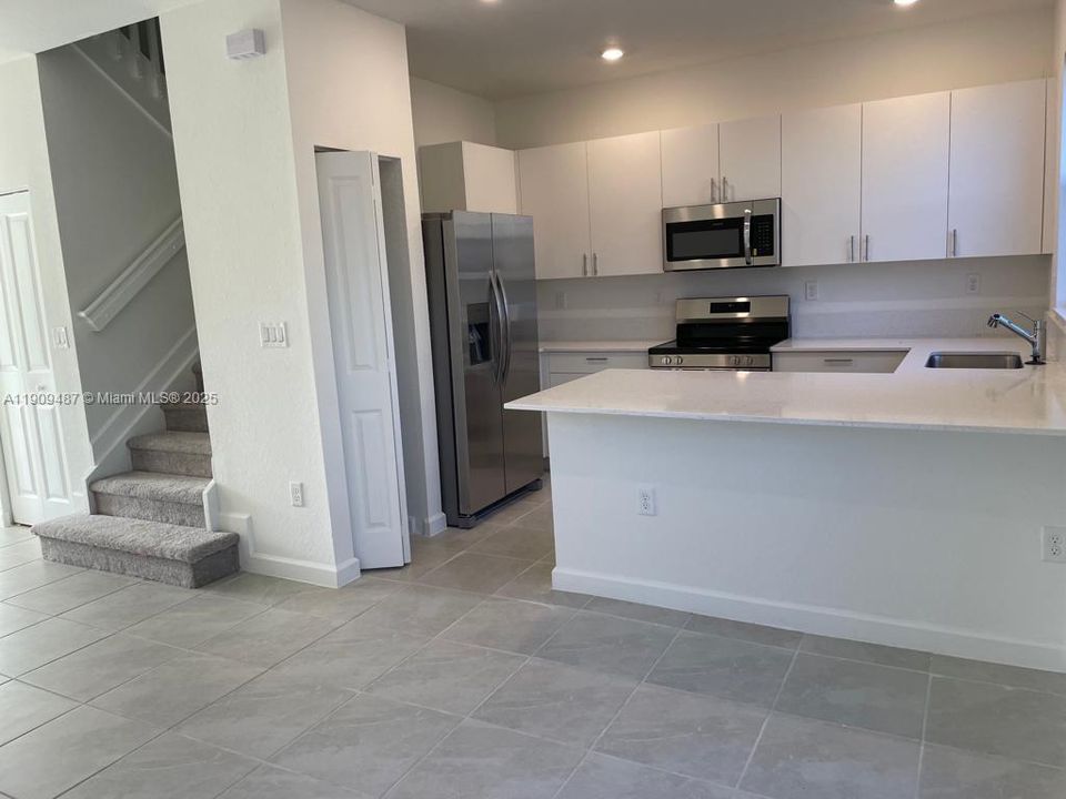 For Sale: $450,000 (3 beds, 2 baths, 1413 Square Feet)