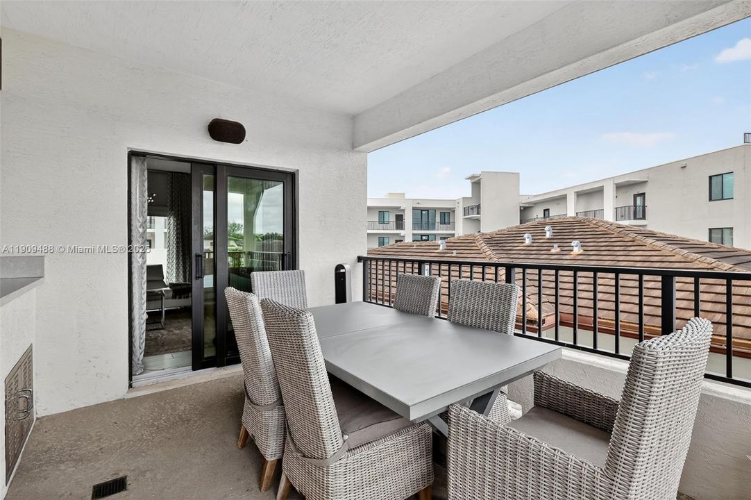 For Sale: $1,099,000 (4 beds, 2 baths, 2163 Square Feet)