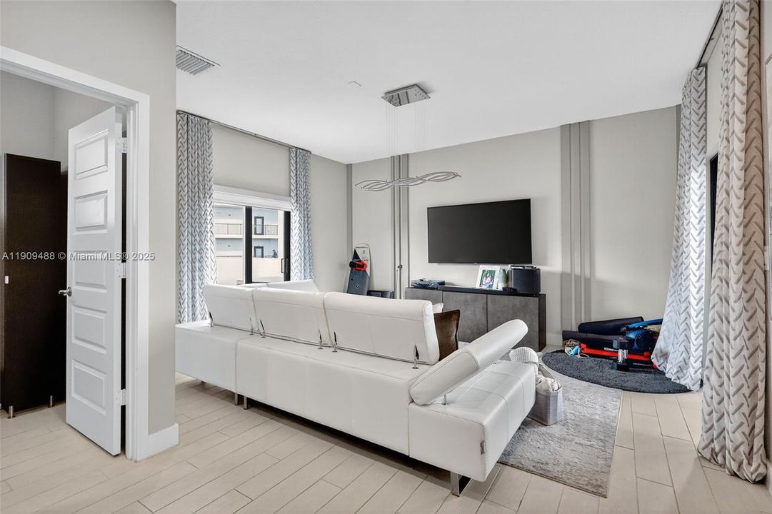 For Sale: $1,099,000 (4 beds, 2 baths, 2163 Square Feet)