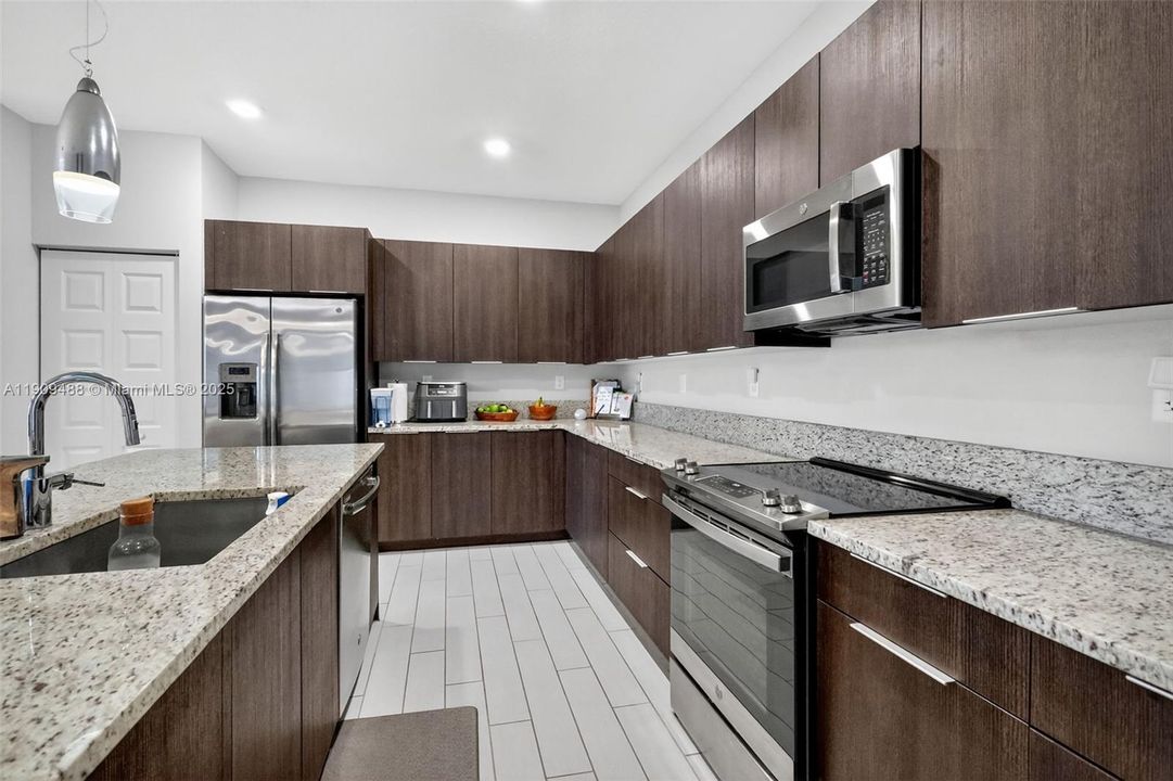 For Sale: $1,099,000 (4 beds, 2 baths, 2163 Square Feet)