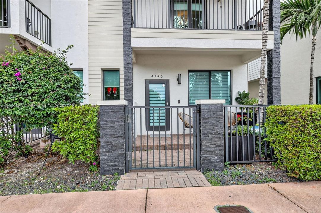 For Sale: $1,099,000 (4 beds, 2 baths, 2163 Square Feet)