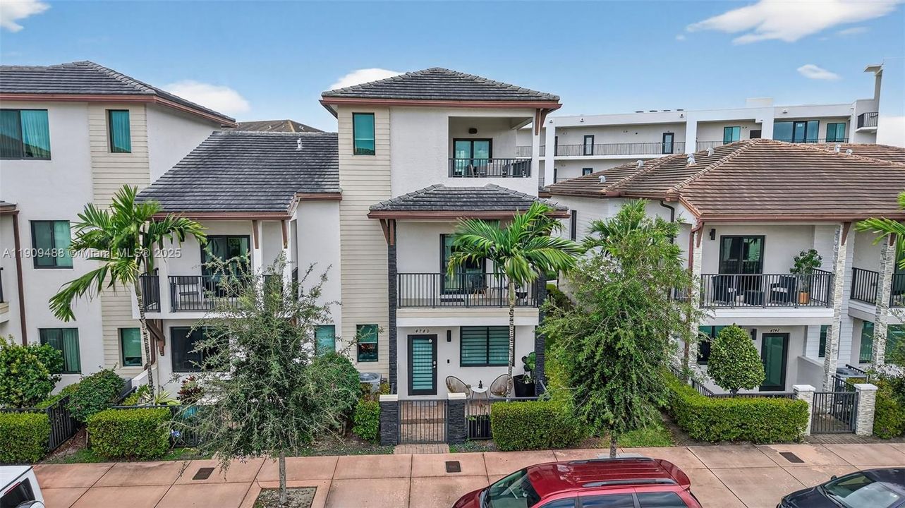 For Sale: $1,099,000 (4 beds, 2 baths, 2163 Square Feet)