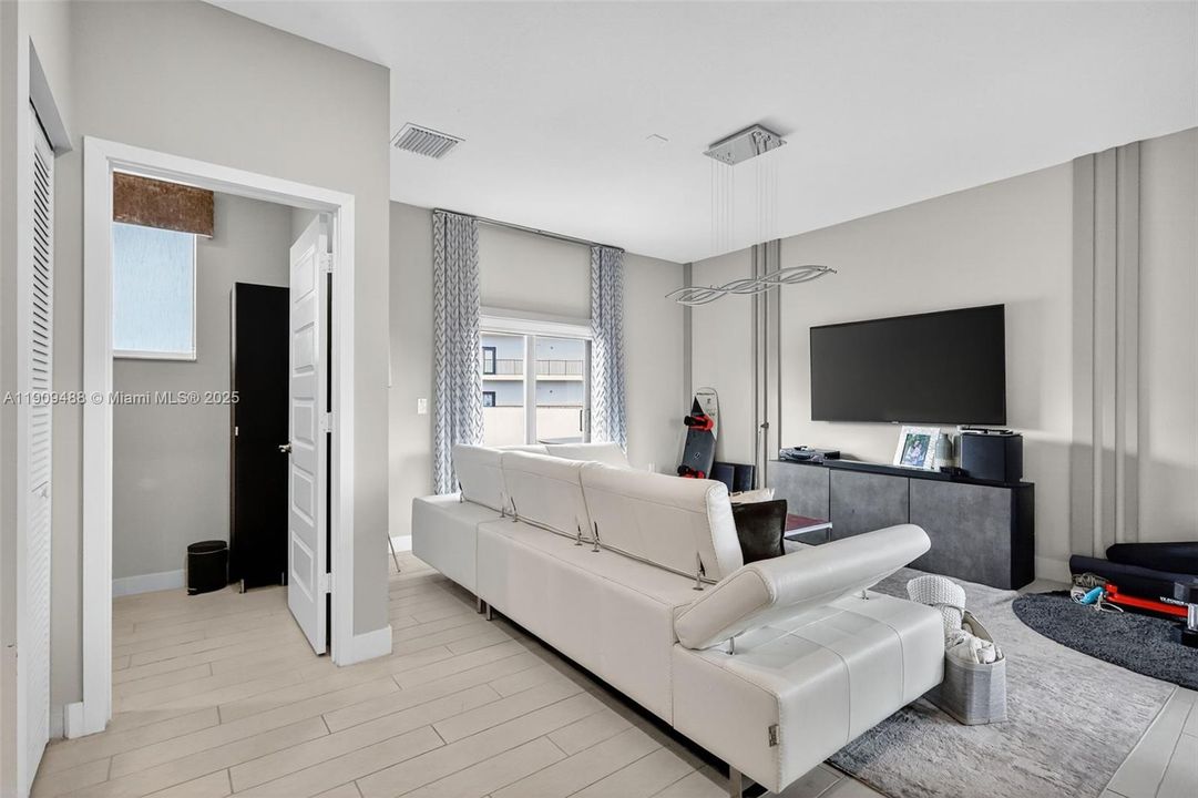 For Sale: $1,099,000 (4 beds, 2 baths, 2163 Square Feet)