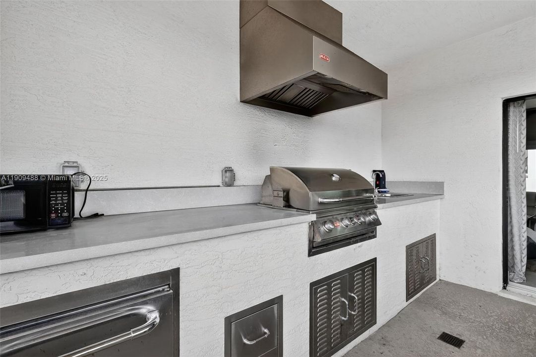 For Sale: $1,099,000 (4 beds, 2 baths, 2163 Square Feet)