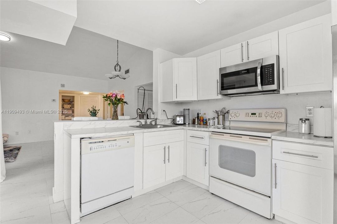 For Rent: $2,000 (3 beds, 2 baths, 1195 Square Feet)