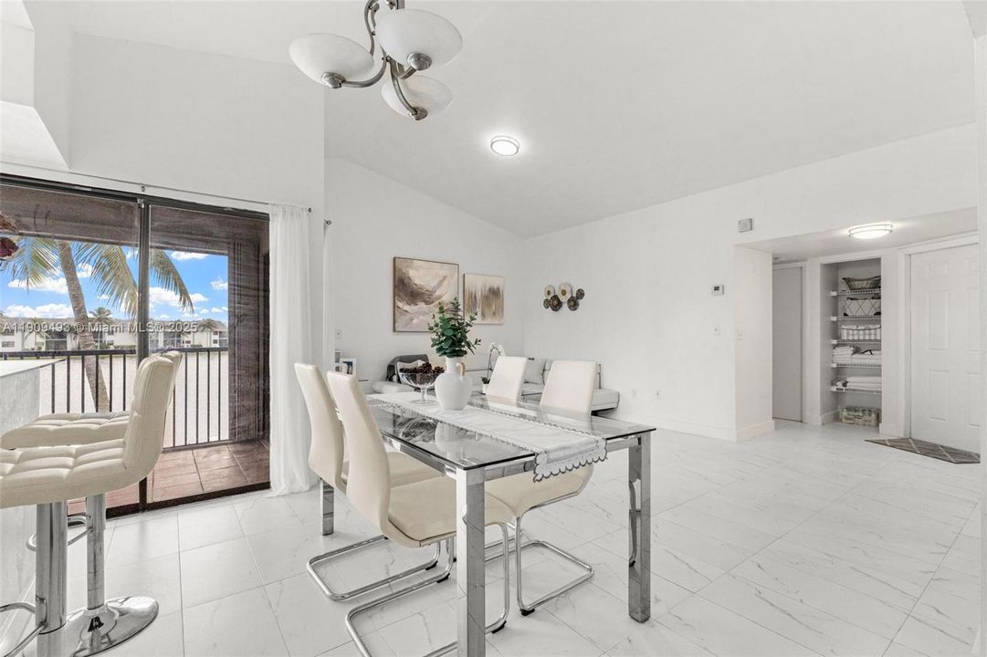 For Rent: $2,000 (3 beds, 2 baths, 1195 Square Feet)