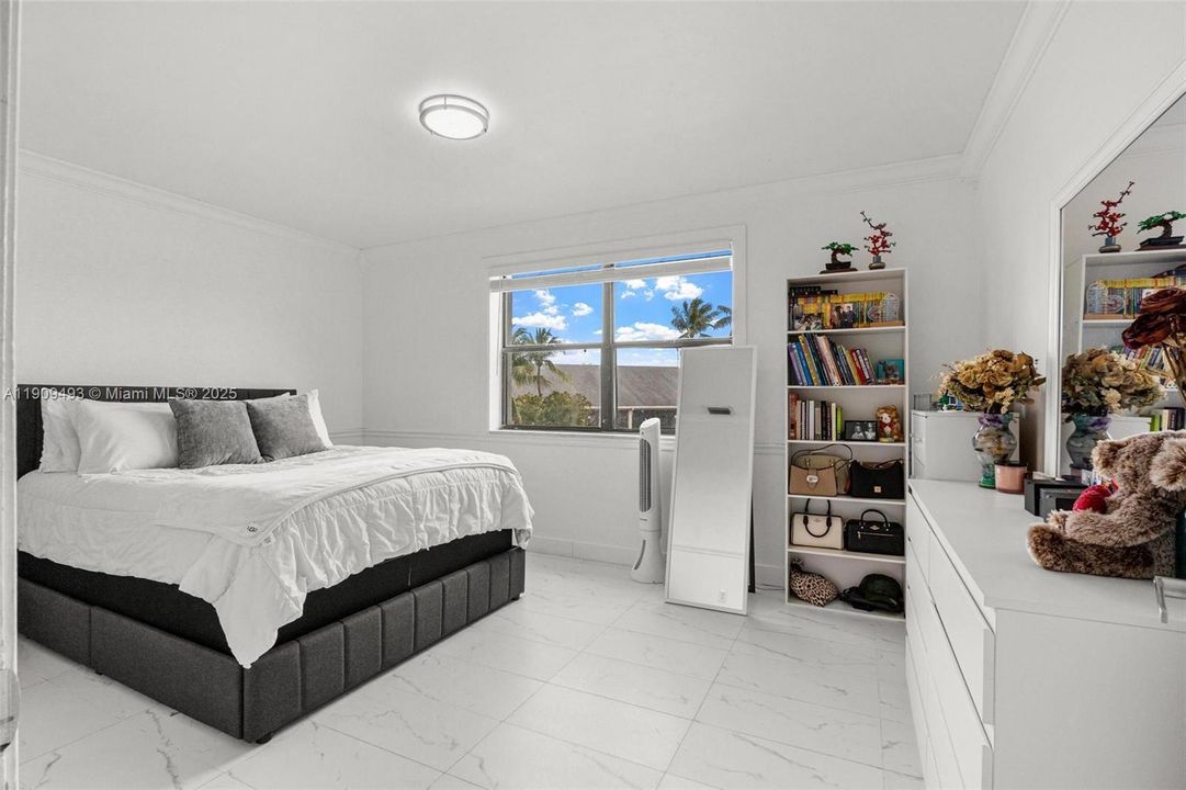 For Rent: $2,000 (3 beds, 2 baths, 1195 Square Feet)