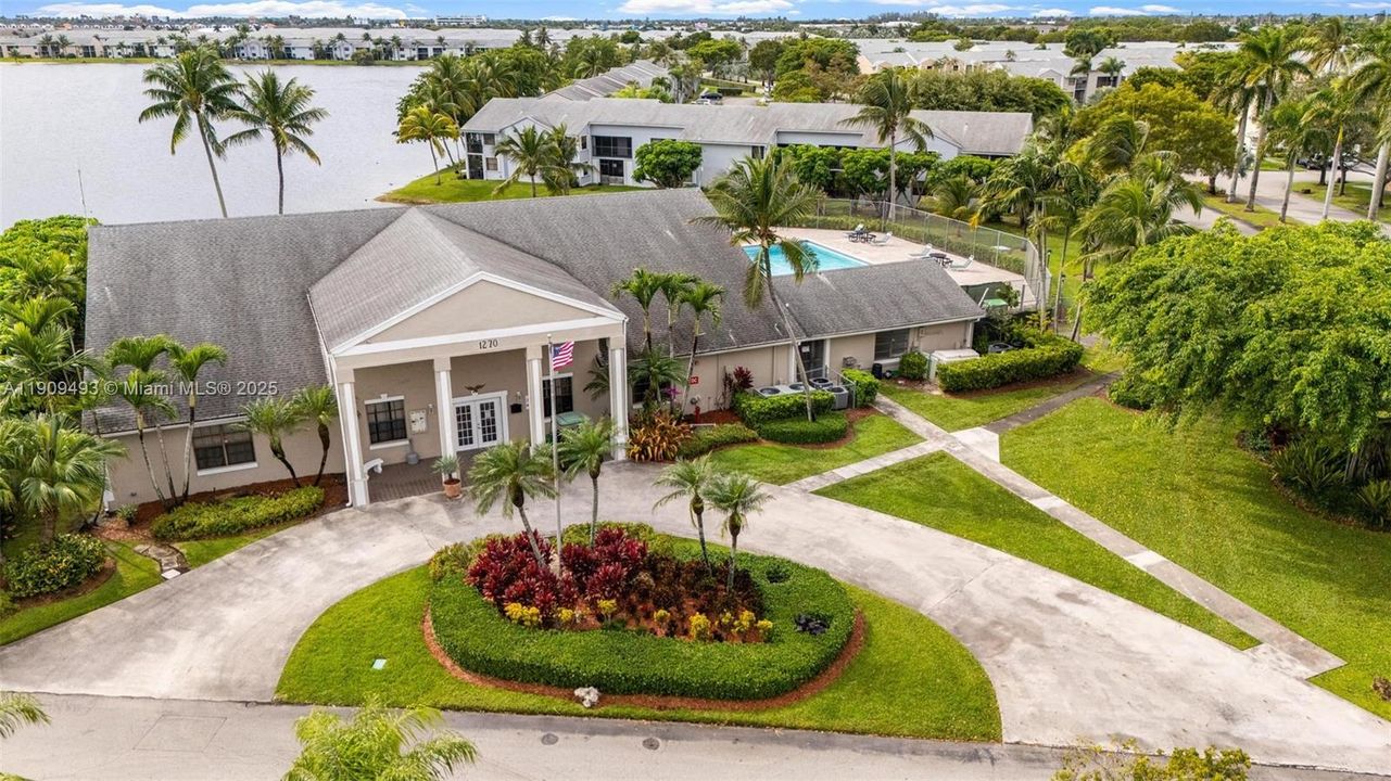 For Rent: $2,000 (3 beds, 2 baths, 1195 Square Feet)