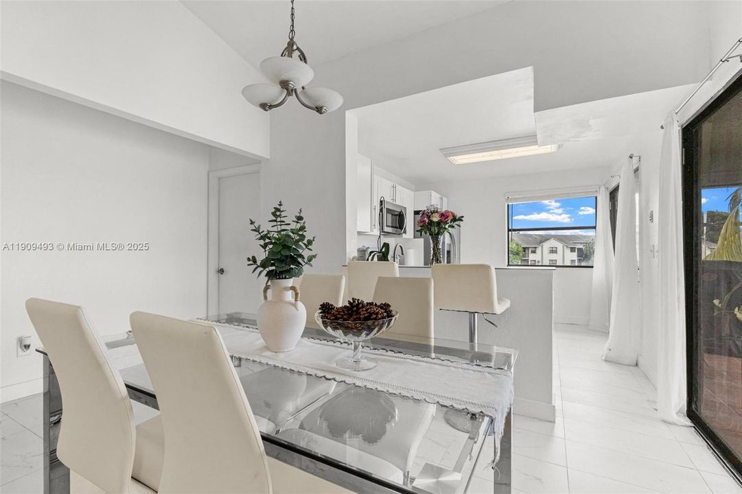 For Rent: $2,000 (3 beds, 2 baths, 1195 Square Feet)