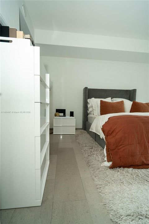 For Sale: $1,036,000 (2 beds, 2 baths, 1208 Square Feet)