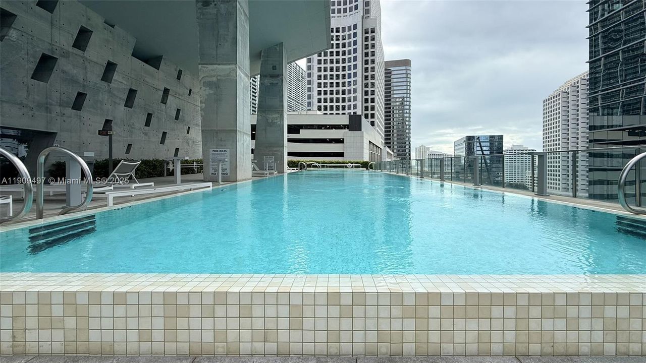 For Sale: $1,036,000 (2 beds, 2 baths, 1208 Square Feet)