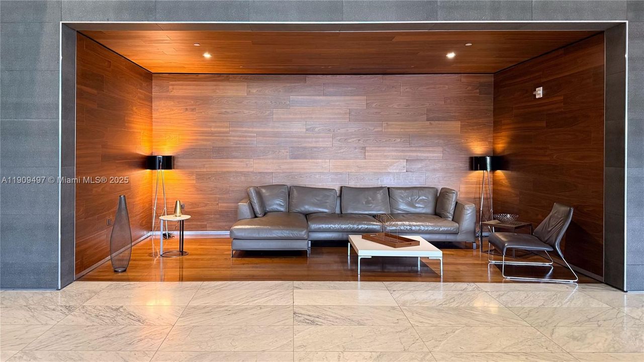 For Sale: $1,036,000 (2 beds, 2 baths, 1208 Square Feet)