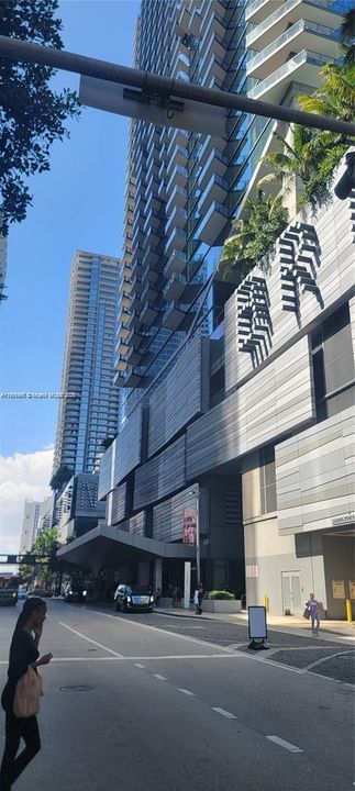 For Sale: $1,036,000 (2 beds, 2 baths, 1208 Square Feet)