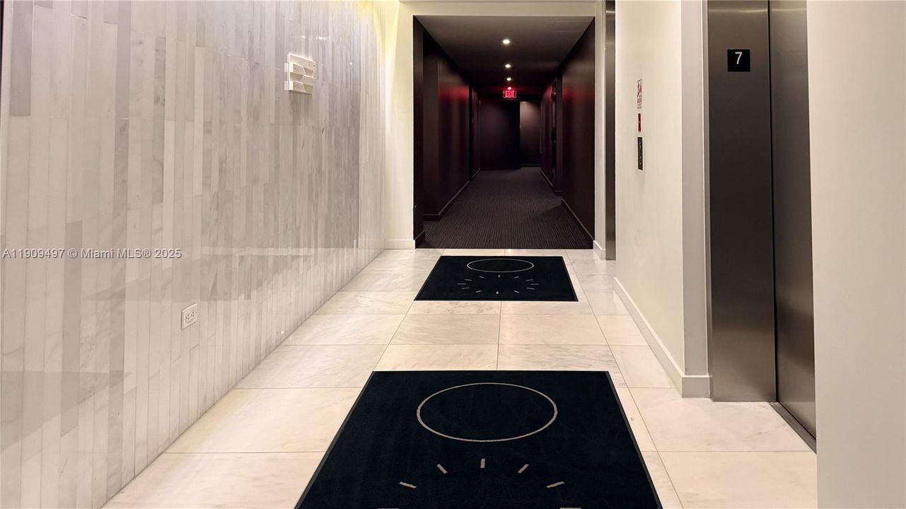 For Sale: $1,036,000 (2 beds, 2 baths, 1208 Square Feet)