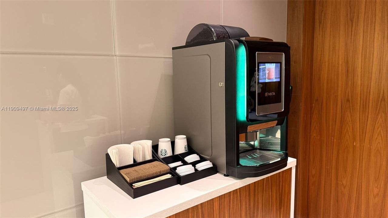 For Sale: $1,036,000 (2 beds, 2 baths, 1208 Square Feet)