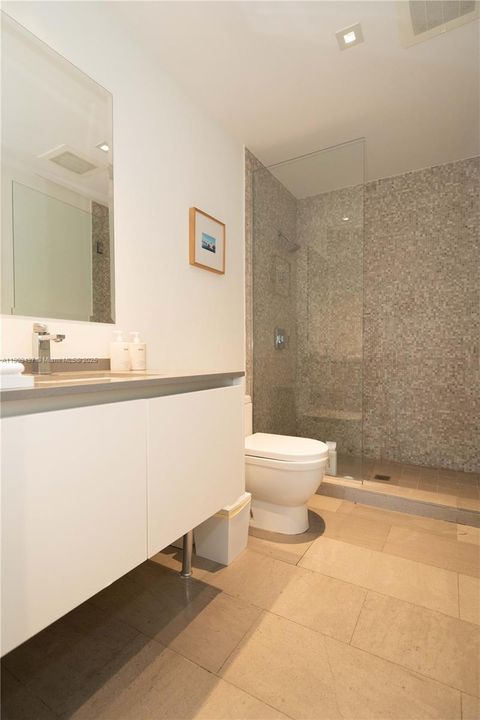 For Sale: $1,036,000 (2 beds, 2 baths, 1208 Square Feet)