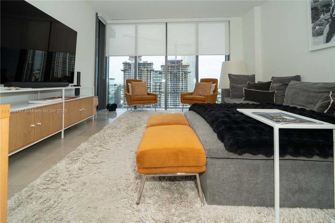 For Sale: $1,036,000 (2 beds, 2 baths, 1208 Square Feet)