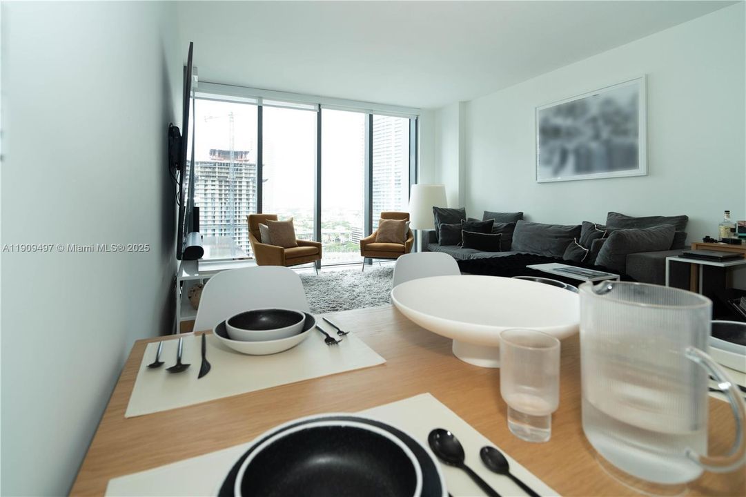 For Sale: $1,036,000 (2 beds, 2 baths, 1208 Square Feet)