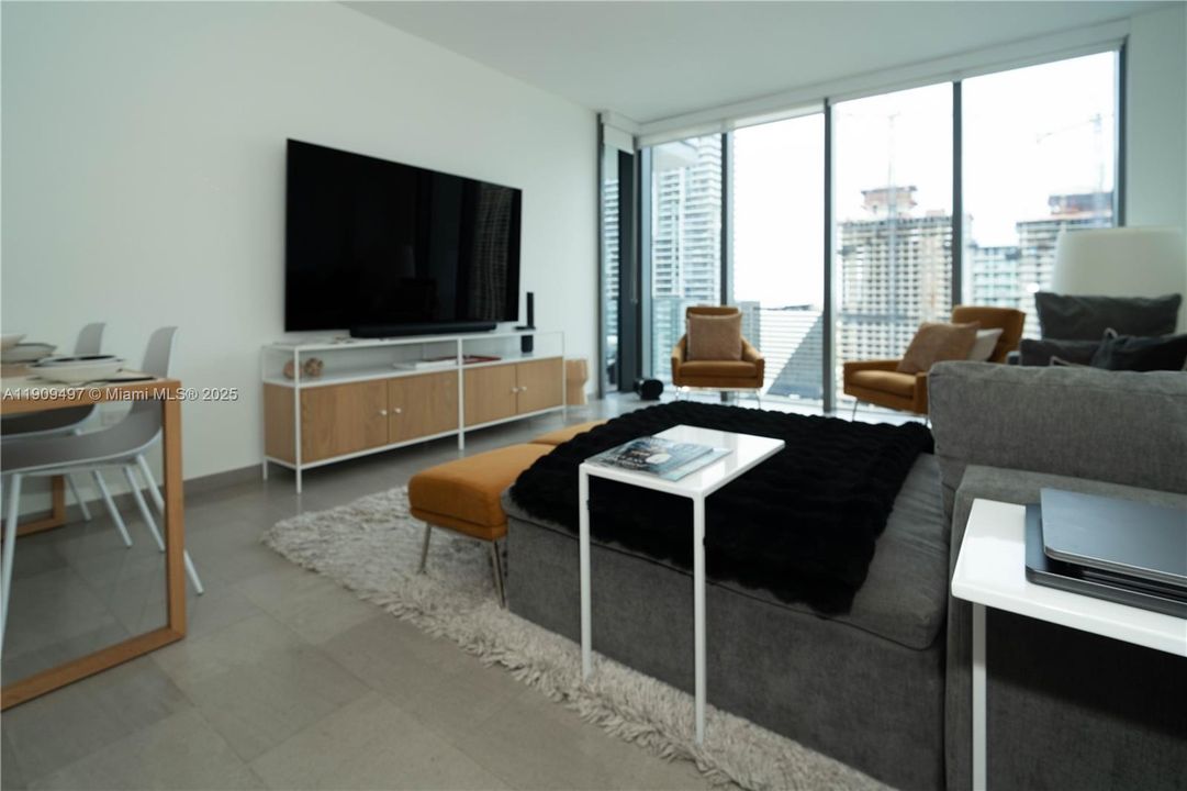 For Sale: $1,036,000 (2 beds, 2 baths, 1208 Square Feet)