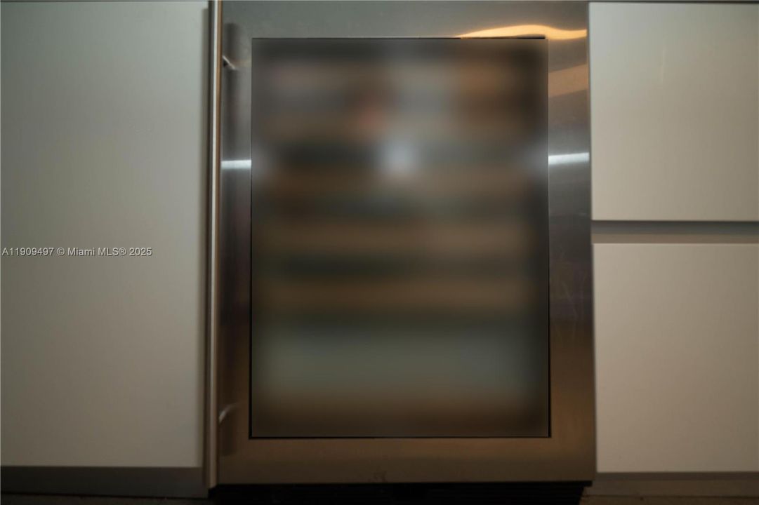 For Sale: $1,036,000 (2 beds, 2 baths, 1208 Square Feet)