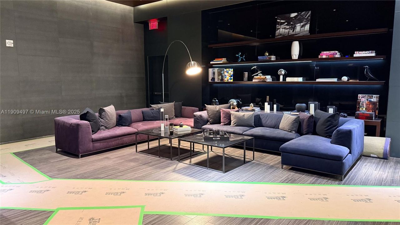 For Sale: $1,036,000 (2 beds, 2 baths, 1208 Square Feet)