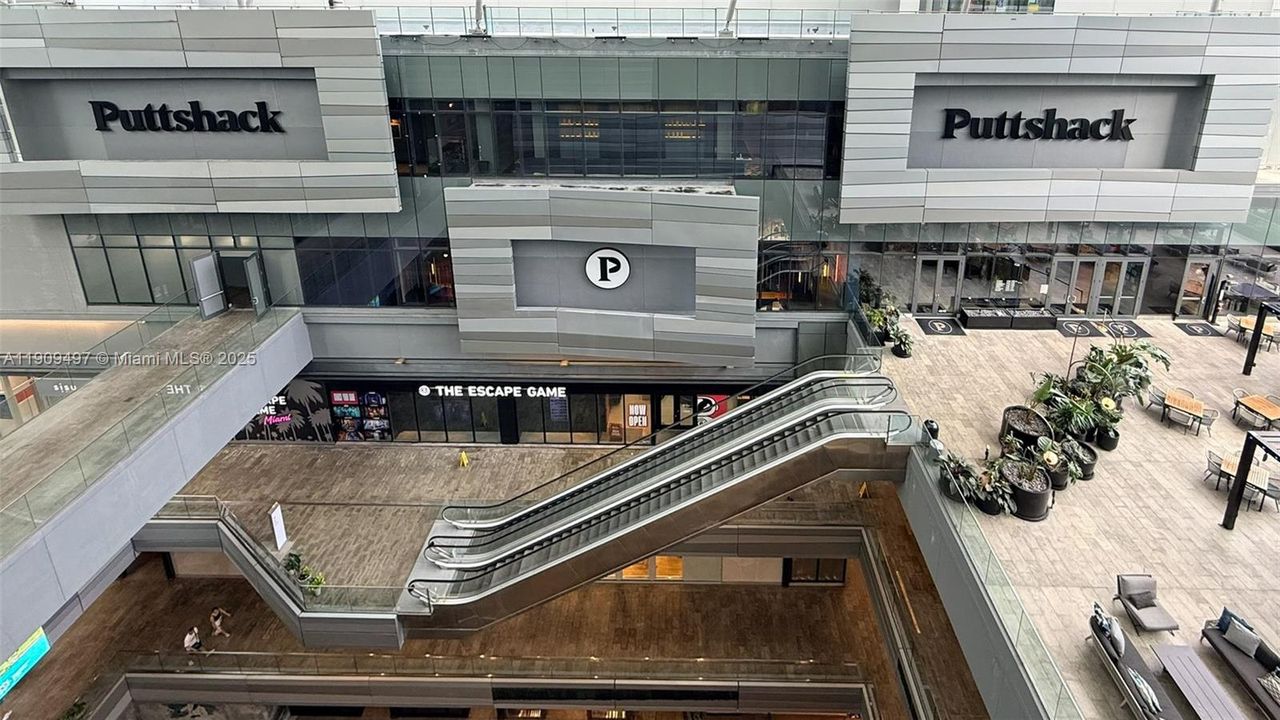 For Sale: $1,036,000 (2 beds, 2 baths, 1208 Square Feet)